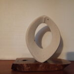X (23cm x 18cm x 8cm) sur socle en bois