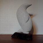 Manchot (8cm x 10cm x 28cm) sur socle en bois